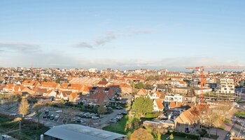 Beaux appartements élégants avec vue sur l'arrière-pays 