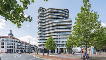 Beaux appartements élégants avec vue sur l'arrière-pays 