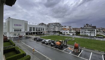 Appartement d'angle sublimement rénové avec vue dégagée sur le Casino & La Réserve  