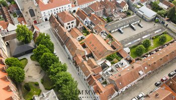 Authentiek handelshuis met ruim polyvalent magazijn/atelier