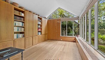 Architecturale villa met prachtige tuin