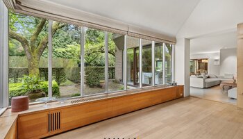 Architecturale villa met prachtige tuin