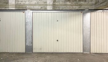 Ruime garagebox nabij het Albertstrand