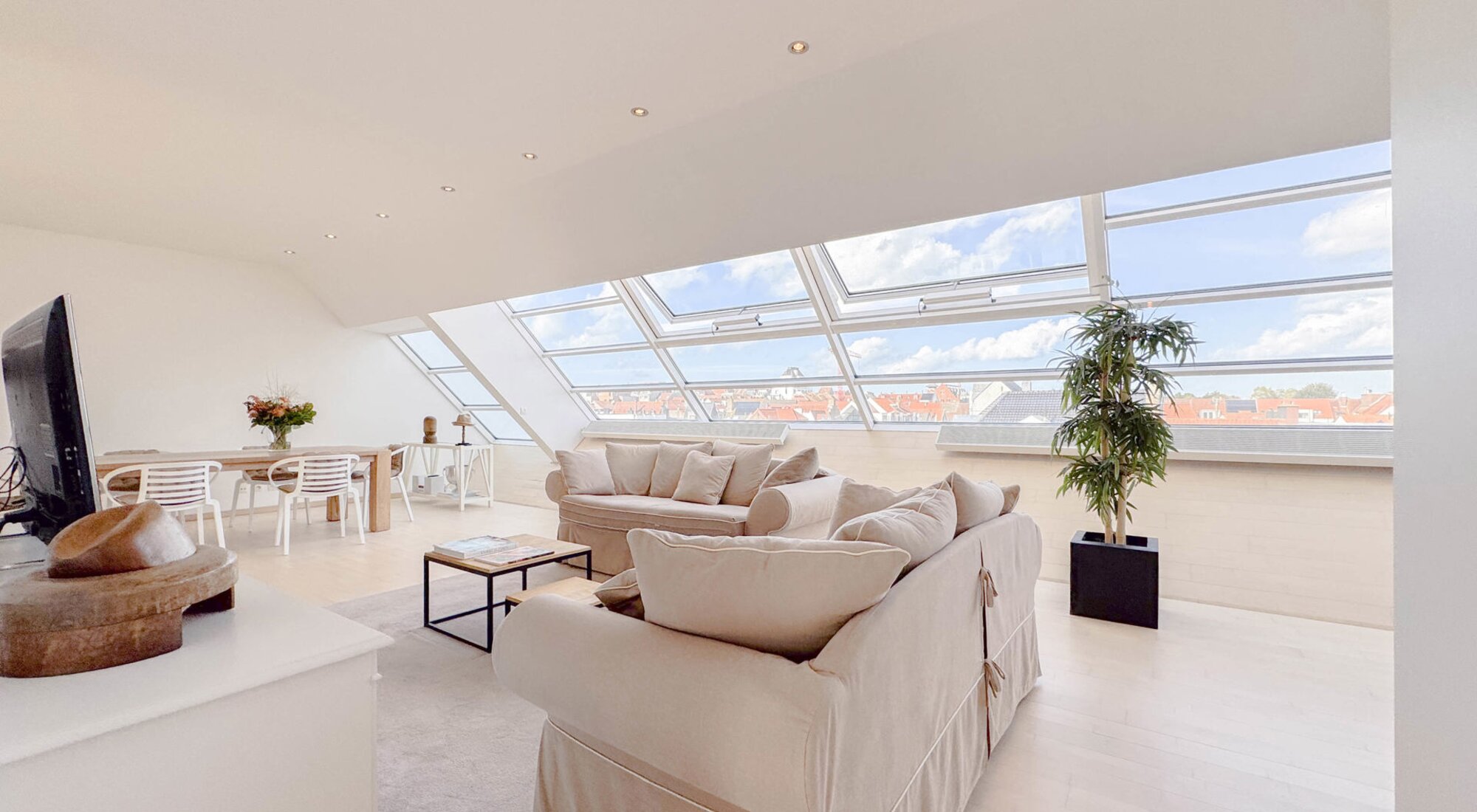 Penthouse lumineux avec belle terrasse ensoleillée 