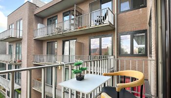 Appartement met 2 slaapkamers en parking op centrale ligging