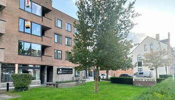 Appartement met 2 slaapkamers en parking op centrale ligging