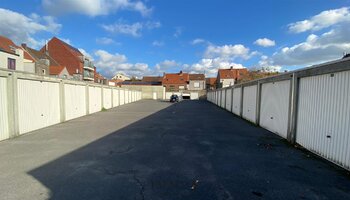 Garage in het centrum van Sint-Kruis 