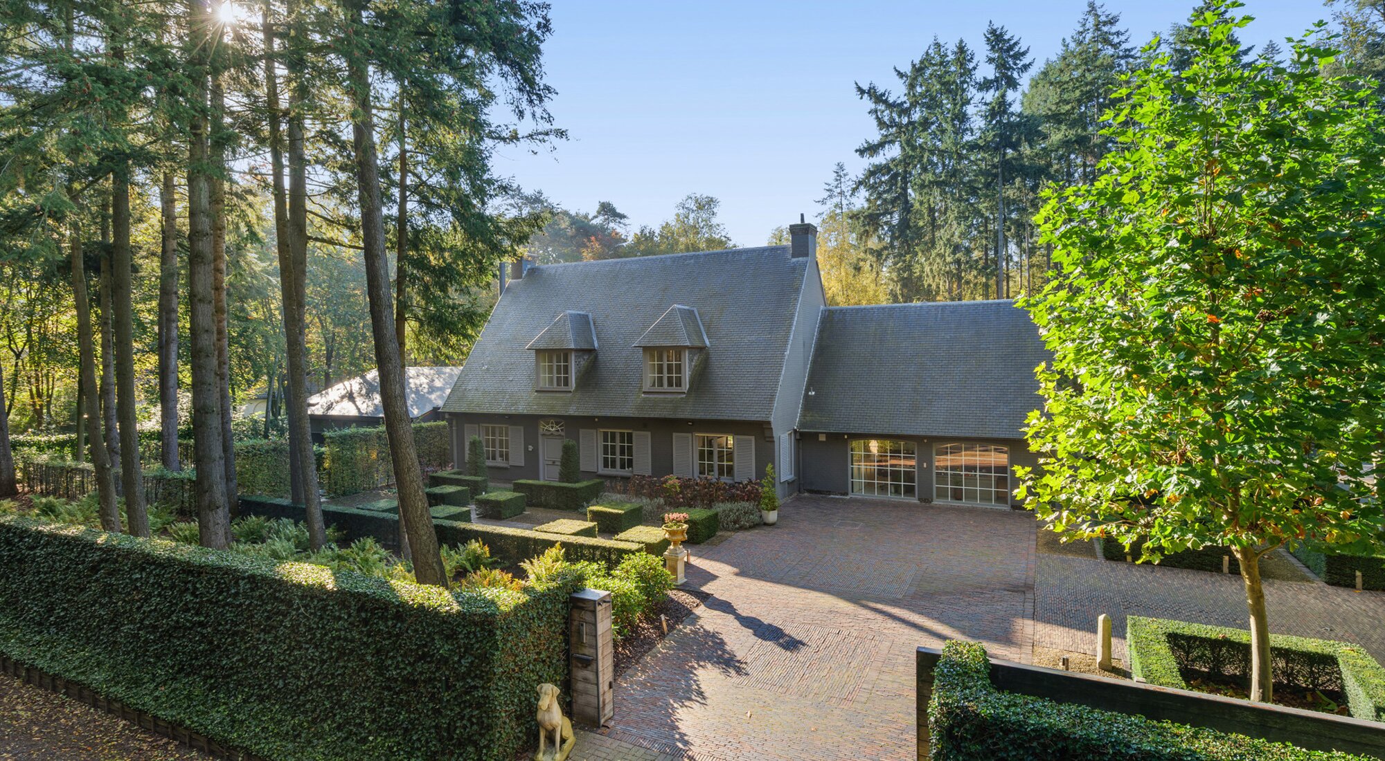 Sublime villa avec piscine intérieure au bord de Tillegembos