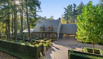 Sublime villa avec piscine intérieure au bord de Tillegembos