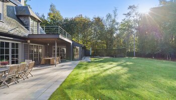 Sublime villa avec piscine intérieure au bord de Tillegembos