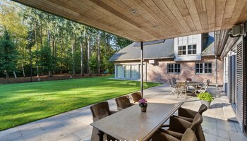 Sublime villa avec piscine intérieure au bord de Tillegembos