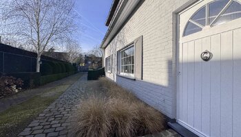 Authentieke gerenoveerde villa met bijgebouw en zwembad