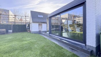 Authentieke gerenoveerde villa met bijgebouw en zwembad