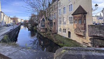 Maison de ville spacieuse et prête à être emménagée dans un endroit magnifique