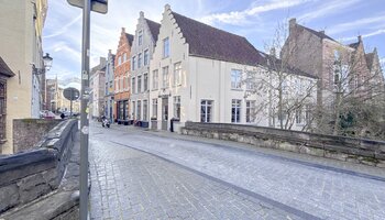 Maison de ville spacieuse et prête à être emménagée dans un endroit magnifique