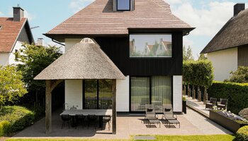 Uiterst exclusieve villa (2020) nabij nieuwe golf 