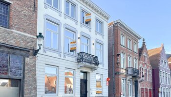 Bemeubeld appartement met tuin en parking