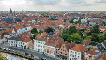 Bemeubeld appartement met tuin en parking