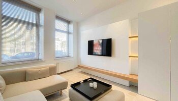 Bemeubeld appartement met tuin en parking