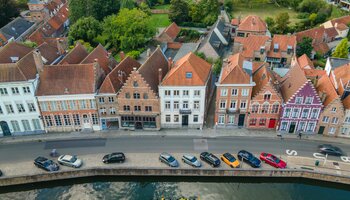 Bemeubeld appartement met tuin en parking