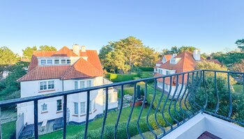 Prachtig gerenoveerde penthouse in het Zoute met open zicht