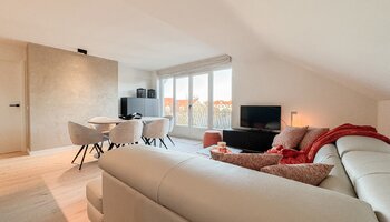 Prachtig gerenoveerde penthouse in het Zoute met open zicht