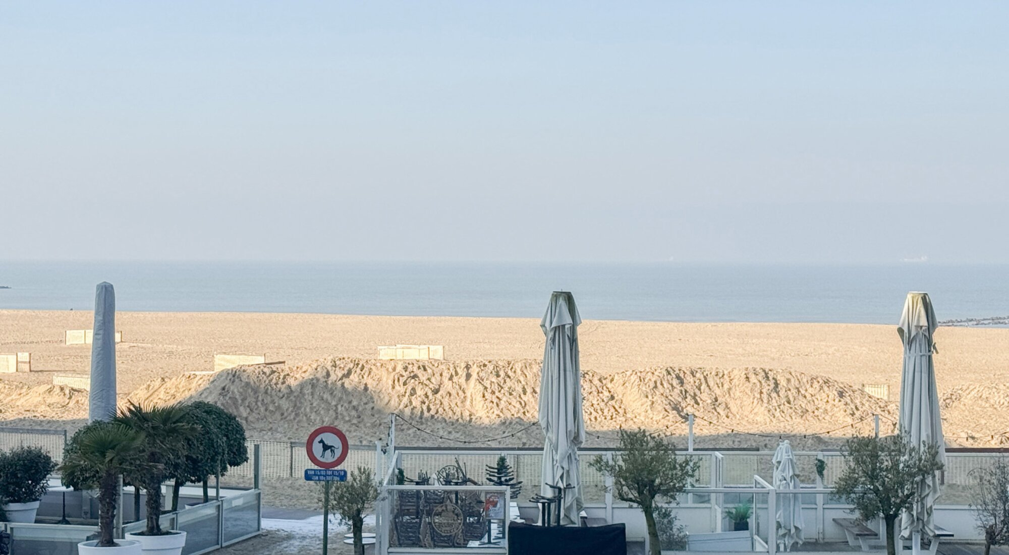 Ongelooflijk breed en ruim appartement op de Zeedijk nabij het Rubensplein