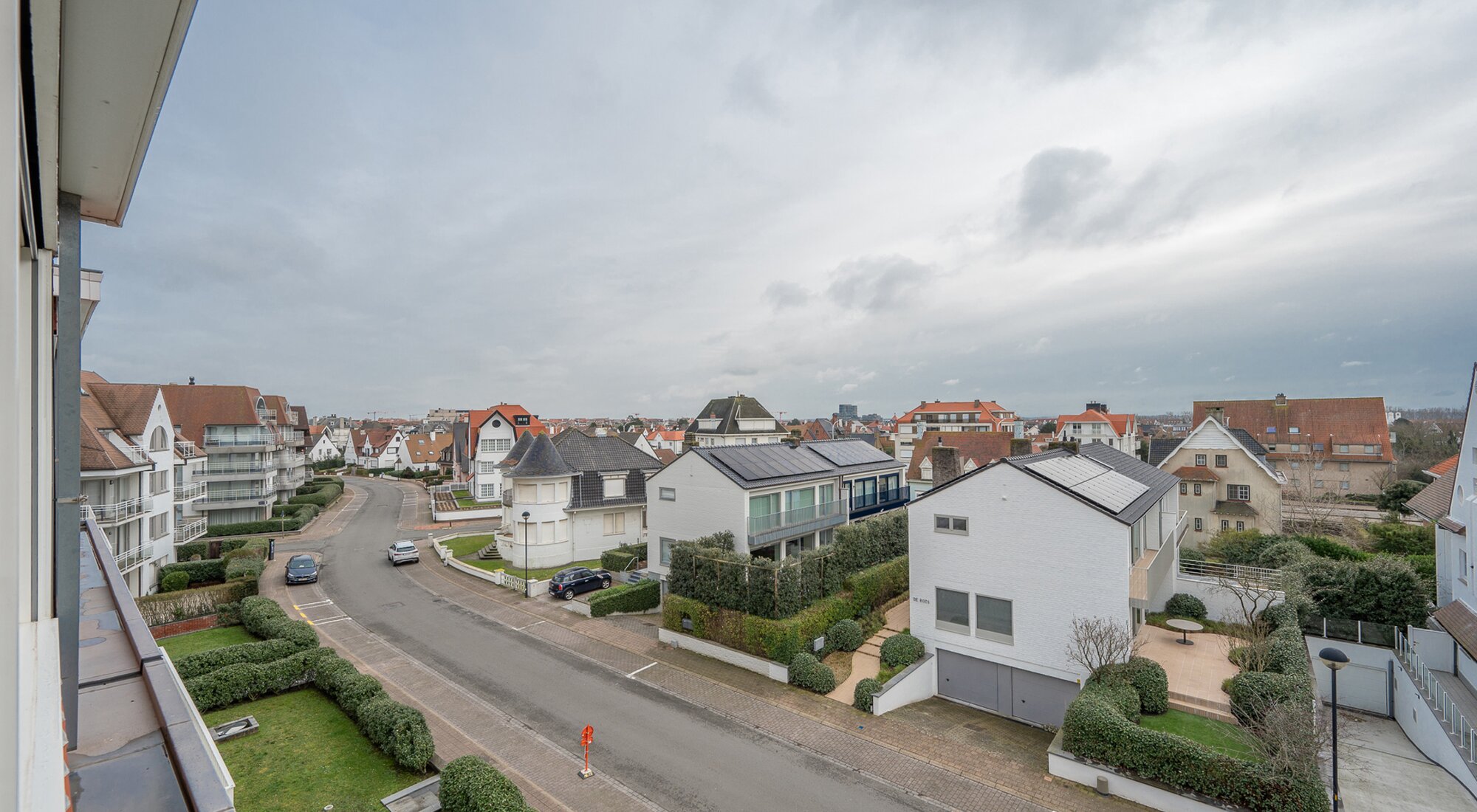 Prachtig gerenoveerd hoekappartement met open zicht