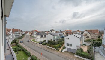 Prachtig gerenoveerd hoekappartement met open zicht