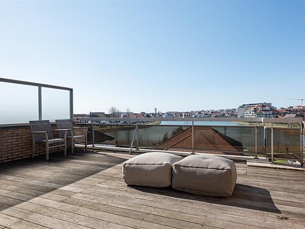 TOP appartement zicht op Zegemeer!

In Knokke - op 6 minuten van het strand en 4 minuten van de Lippenslaan - vindt u dit prachtig appartement met 2 hele grote terrassen. Garagebox in het gebouw.
Dit volledig gerenoveerd appartement biedt u uitzicht op het Zegemeer, heeft 2 slaapkamers, living met TV, een volledige geïnstalleerde keuken met vaatwasmachine en microgolfoven, Badkamer met inloopdouche,...
Gratis Wifi

Huisdier(en) & roken is verboden. Het appartement wordt enkel particulier verhuurd.
Dit appartement is niet te huur op jaarbasis, maar kan voor minimaal 3 maanden worden gehuurd, maximaal tot voor paasvakantie.

Aarzel niet om ons te contacteren voor meer info: tel. : 050 62 44 14 of via knokke@immax.be